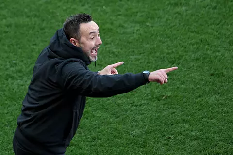 تقارير: مارسيليا لا يشعر بالقلق من رحيل دي زيربي